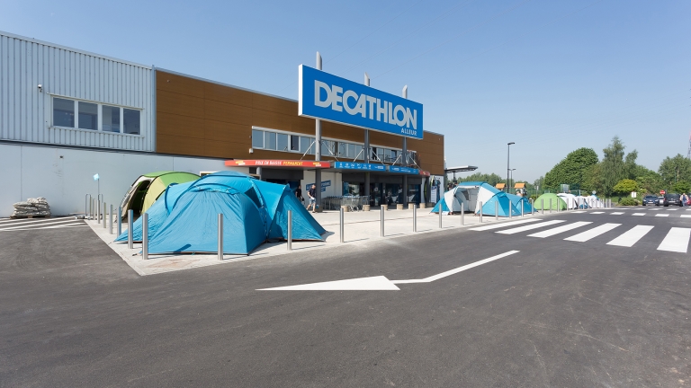 Signalisation parking au Decathlon Alleur par Colas