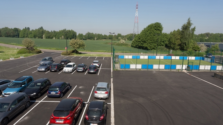 Colas - Raclage et pose du parking