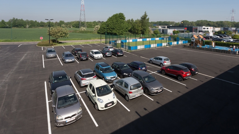 Colas - Raclage et pose du parking du Decathlon Alleur
