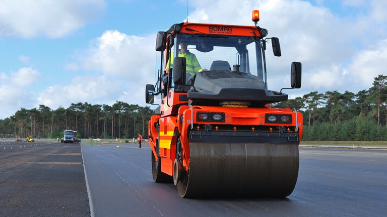 Pose d'asphalte et finitions