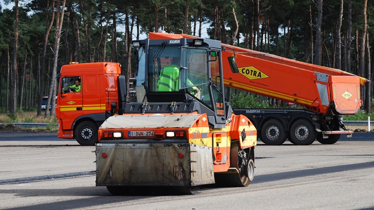 Pose d'asphalte et finitions